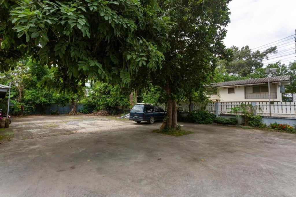 Oyo 75356 Thipsiri Lodge Chiang Mai Eksteriør billede